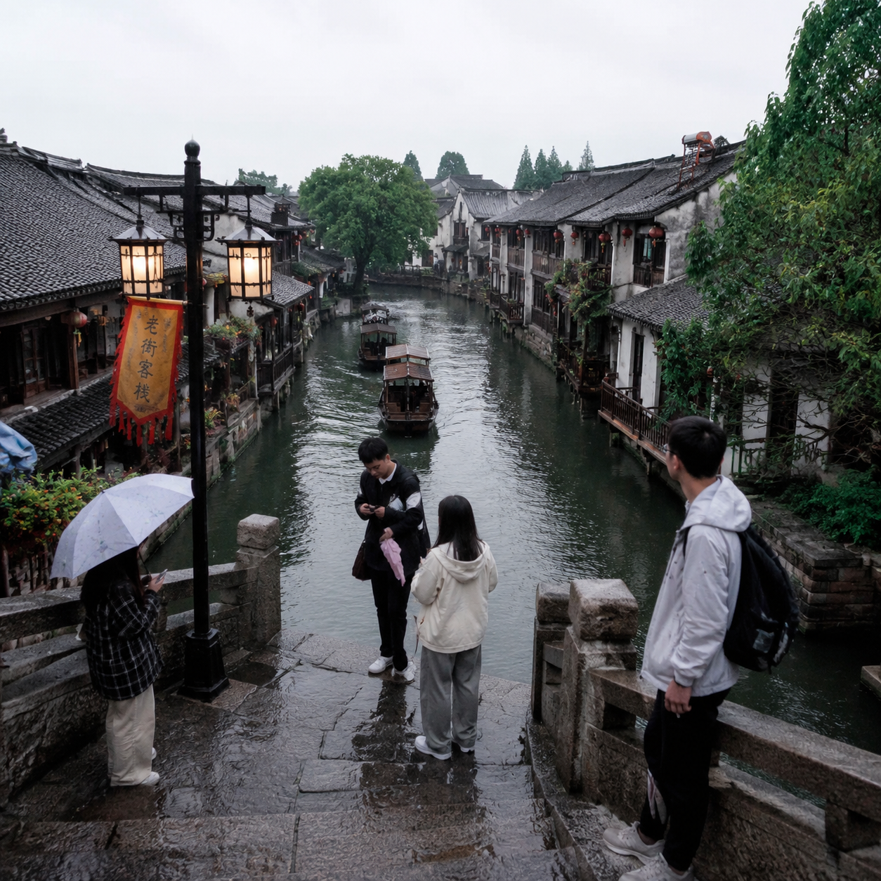 我们在西塘的雨夜里分着一把伞走散又重逢，那一晚比酒吧更像青春 | Sharing One Umbrella in Xitang Rain, We Got Lost and Found Again in a Night That Felt More Like Youth Than Any Bar