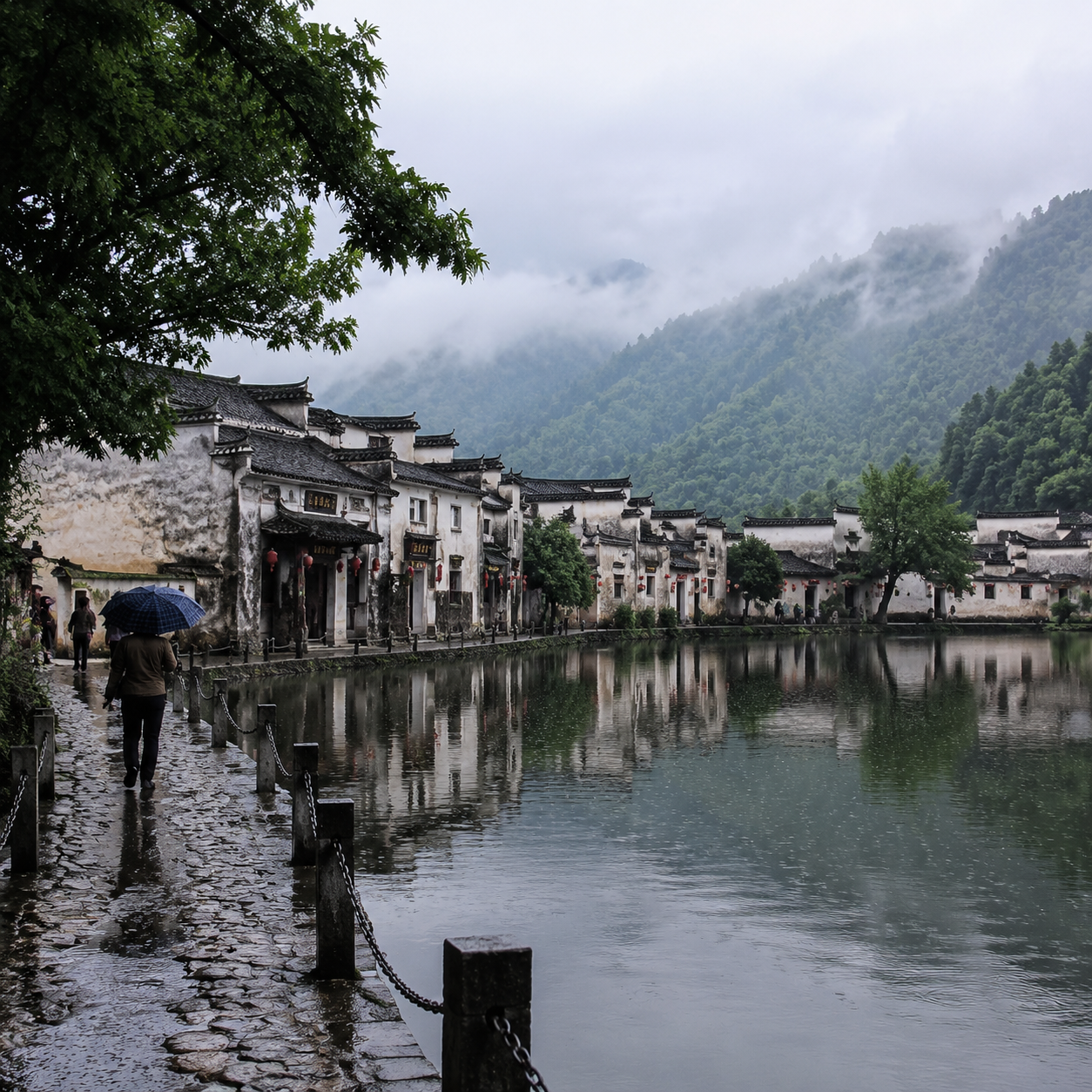 五月黄山脚下的一场雨，让本人第一次明白赶景点不如先安顿情绪 | A Rainy May Day at the Foot of Huangshan Taught Me to Settle My Mood Before Chasing Views