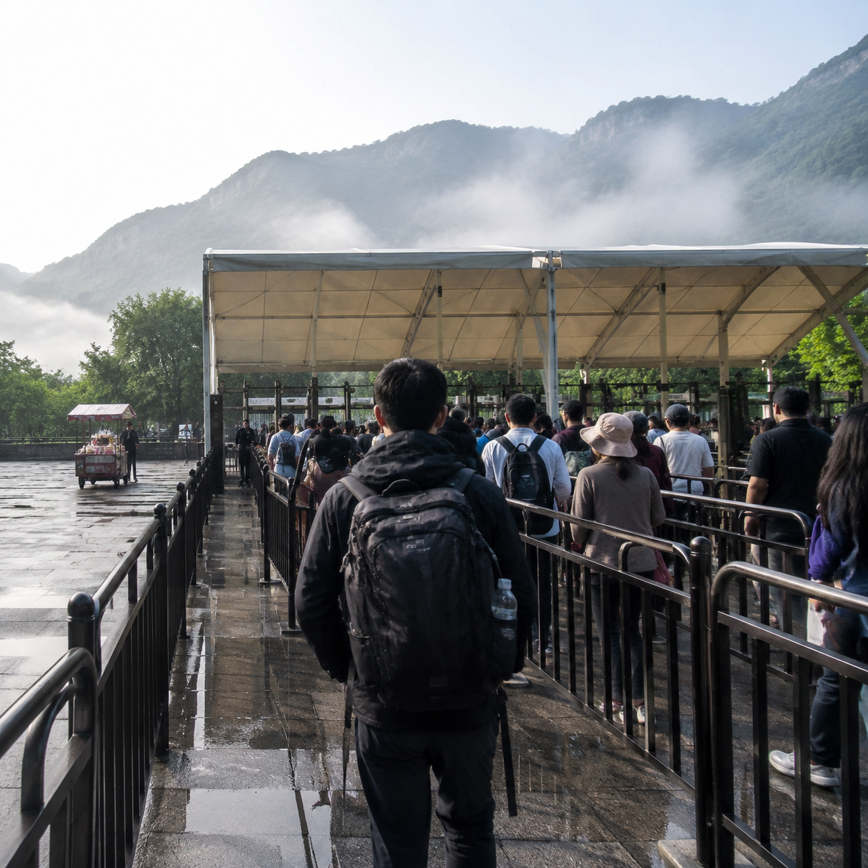 中国景区门口的安检队伍，其实有自己的节奏 | Security Lines at Chinese Scenic Spots Have Their Own Rhythm