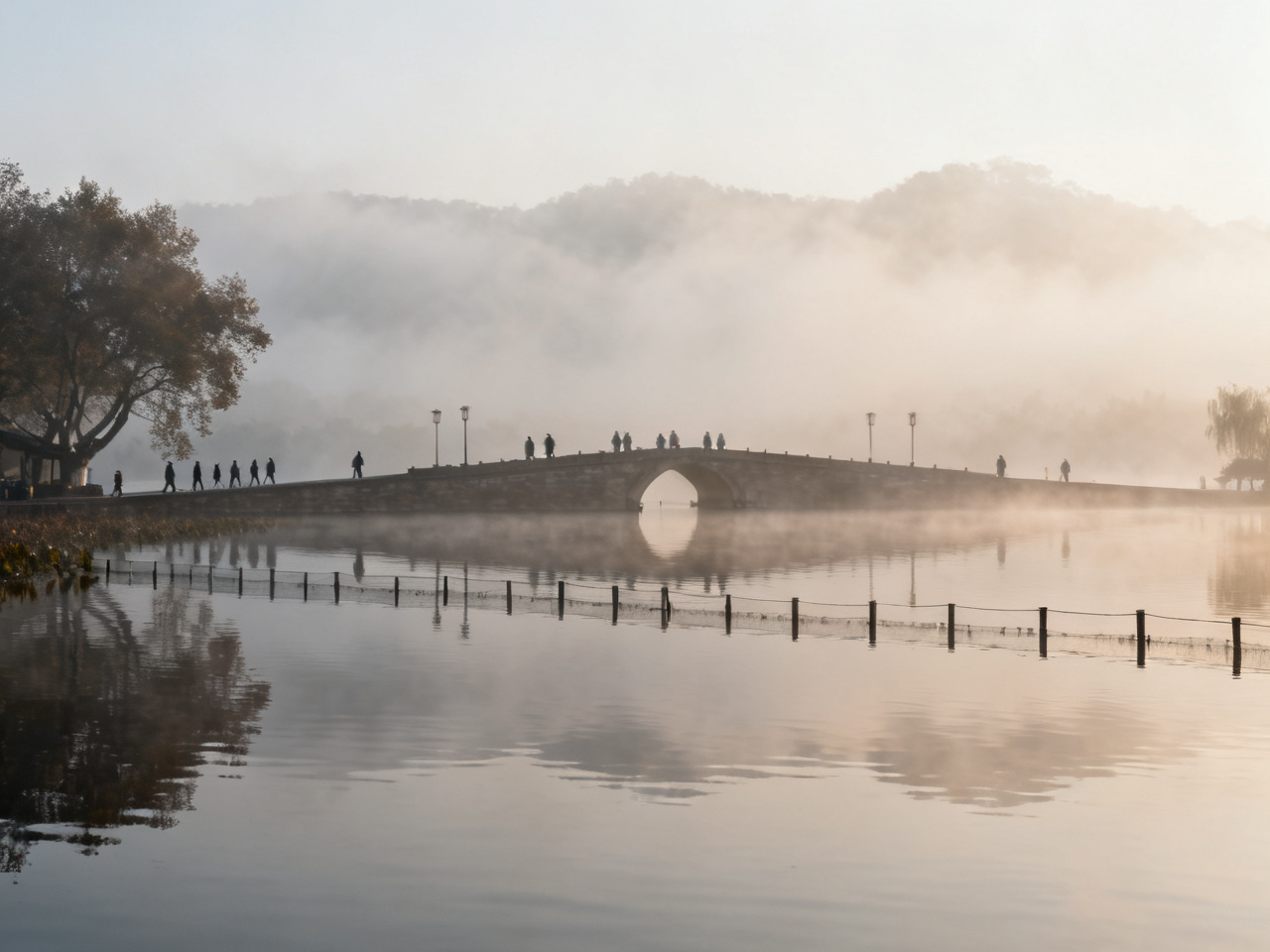 我在杭州把西湖走成一天慢电影：从晨雾到夜船都不赶 | I Turned West Lake into a Slow Day Film from Morning Mist to Night Boat